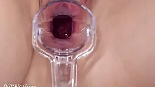 Neyse, görmek isteyenler için, Mahoro Yoshino cömertçe güzel bir pembe vajina yayınladı.